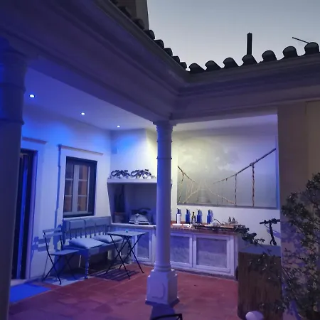 Le Petit Paris 2* פרל
