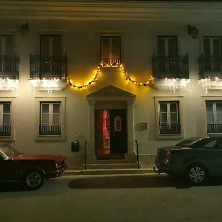 Le Petit Paris פרל