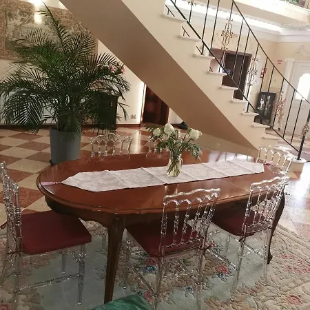 Πανσιόν Le Petit Paris 2*