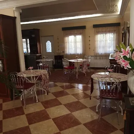 Le Petit Paris Πανσιόν