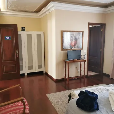 Le Petit Paris 2* Феррел