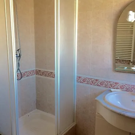 Le Petit Paris Πανσιόν 2*