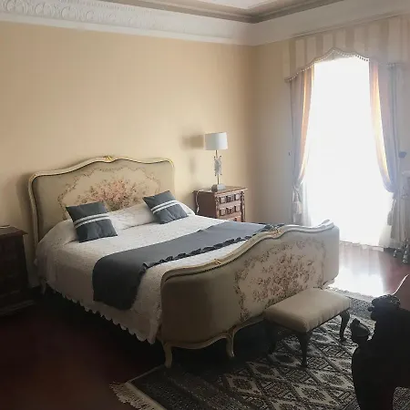 Le Petit Paris 2* פרל