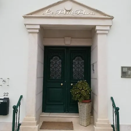 Πανσιόν Le Petit Paris 2*